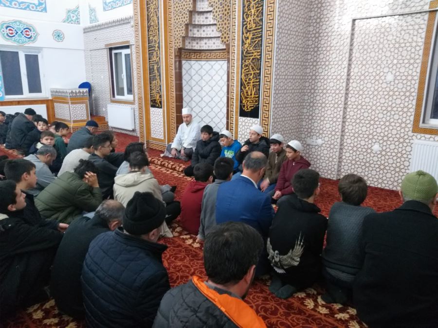 Öğrenciler Camide Buluştu 
