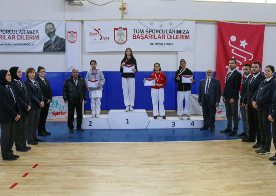 Karatede Okullar Kıyasıya Rekabet Etti