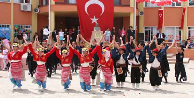23 Nisan´da Havuzlu Çocuklar Sivas´ta