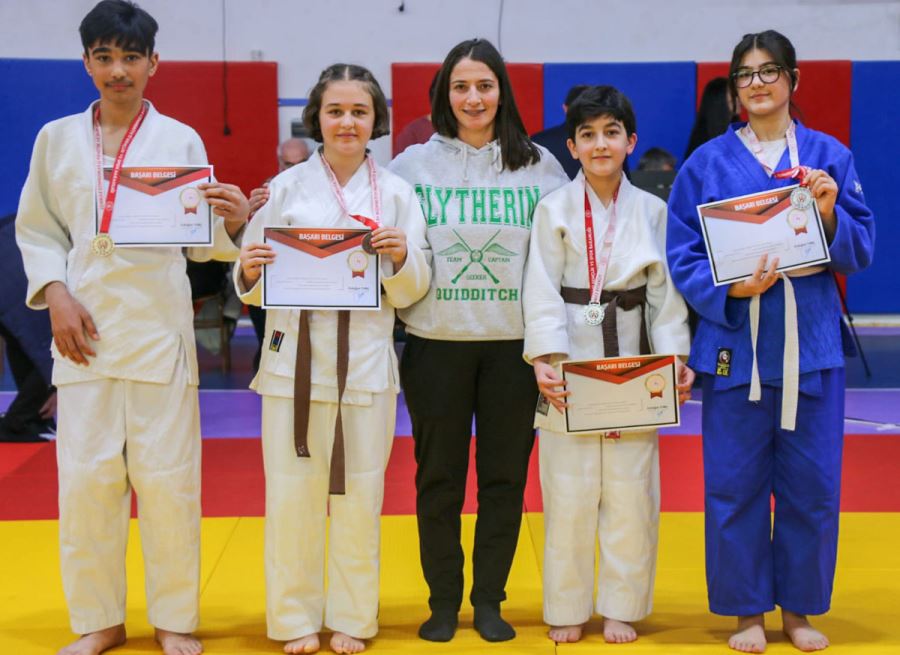 Judoda Yıldız Sporcular Ter Döktü