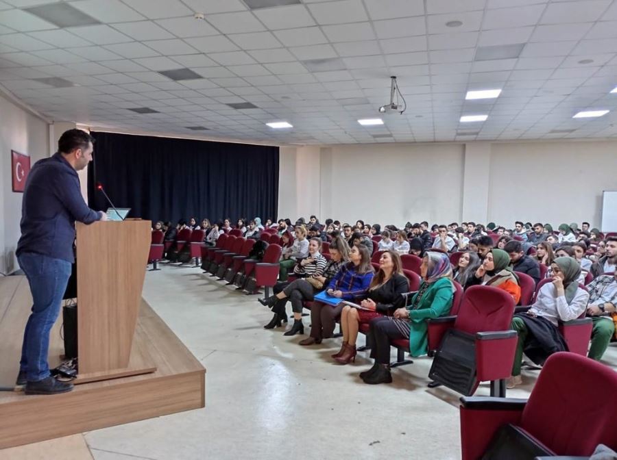 Öğrencilere Kariyer Eğitimi 