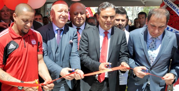 Otyakmaz ve Carlos Açılıştaydı