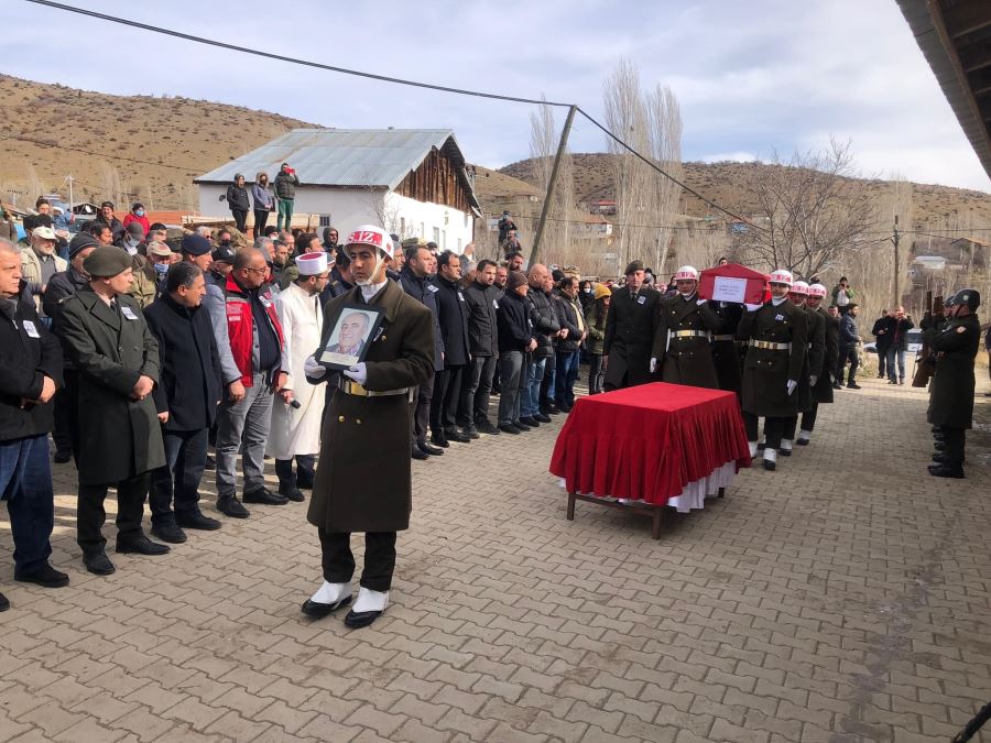   Askeri Törenle Defnedildi 
