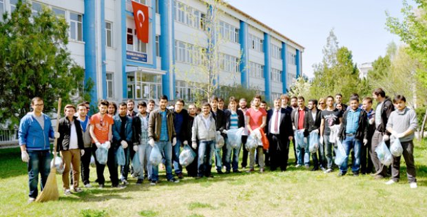 Mühendisler Çöp Topladı