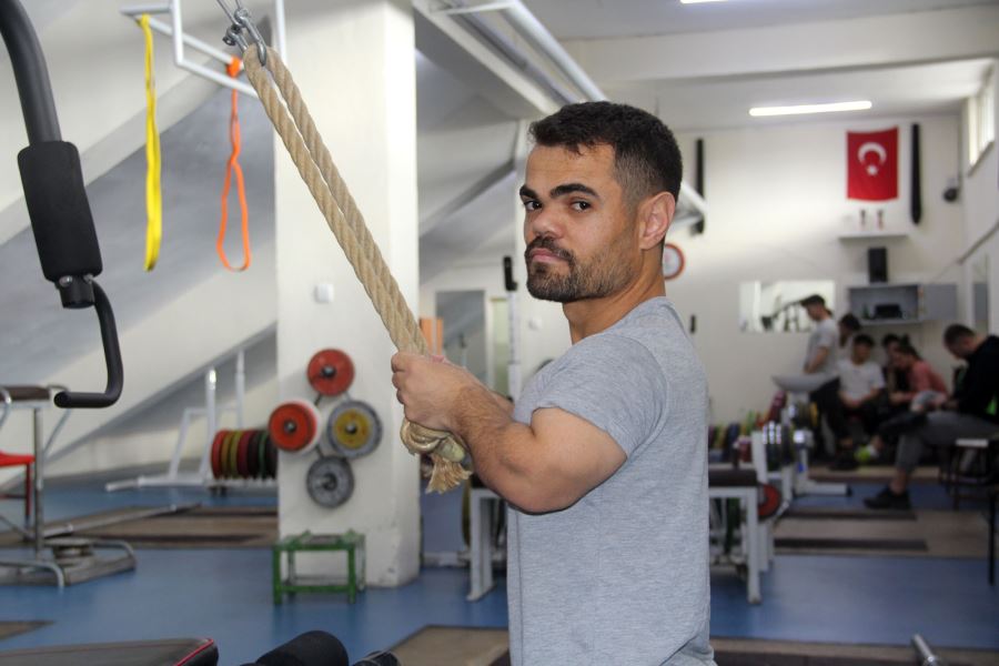Sivaslı 'Minik Herkül
