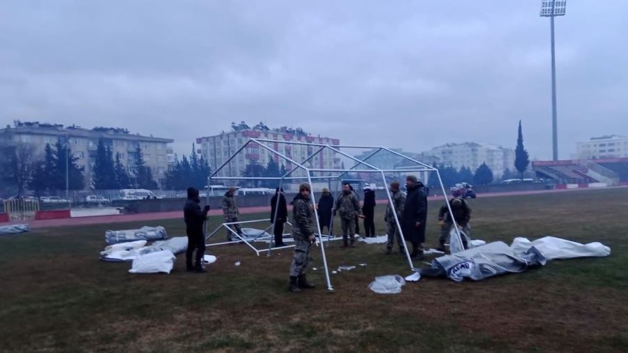 Mehmetçiklerimiz, Çadır Kurma Faaliyetlerine Aralıksız Devam Ediyor
