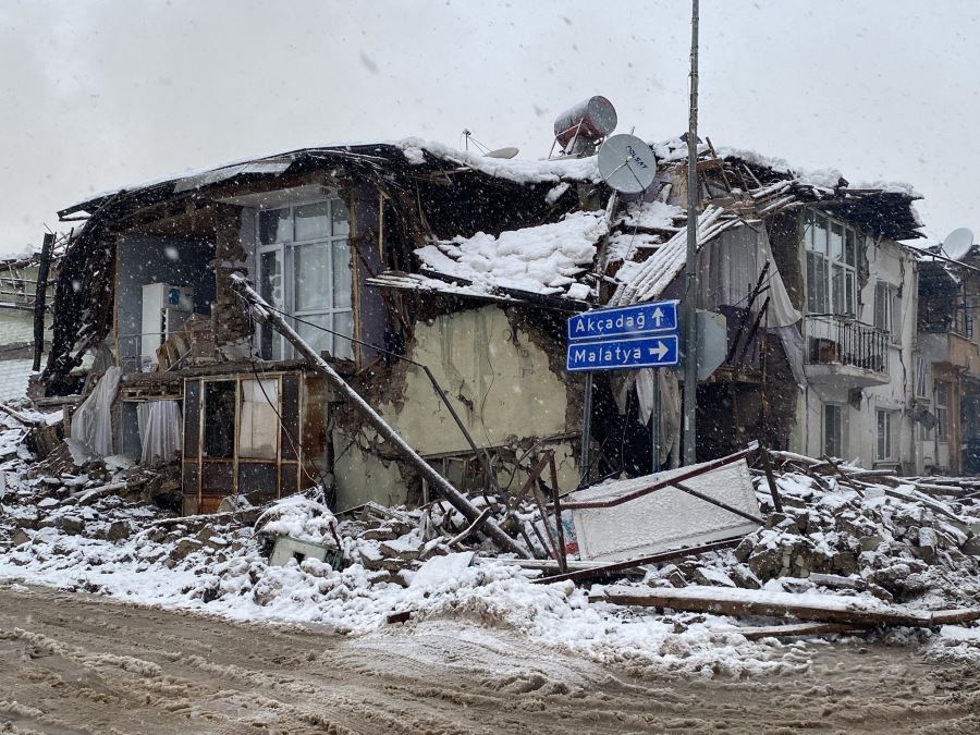 Depremin Yaralarını Özveriyle Saracağız