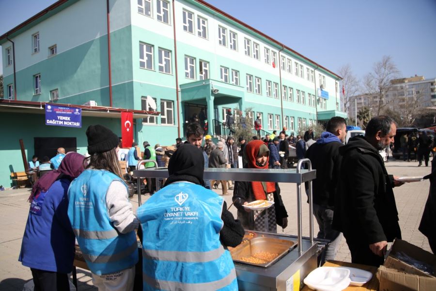 Diyanet Vakfı Takdir Topluyor 
