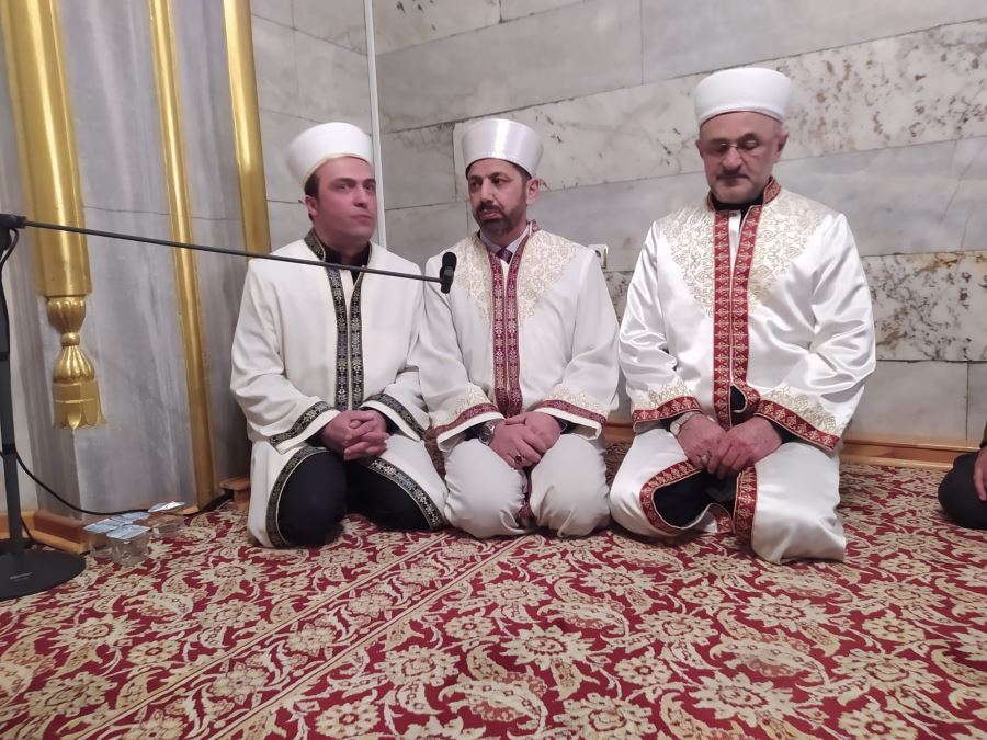 Eller Semaya Kalktı 