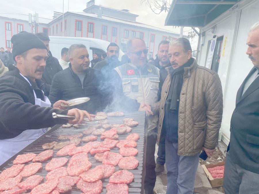 1 Ton Köfte İkram Ettiler --Video