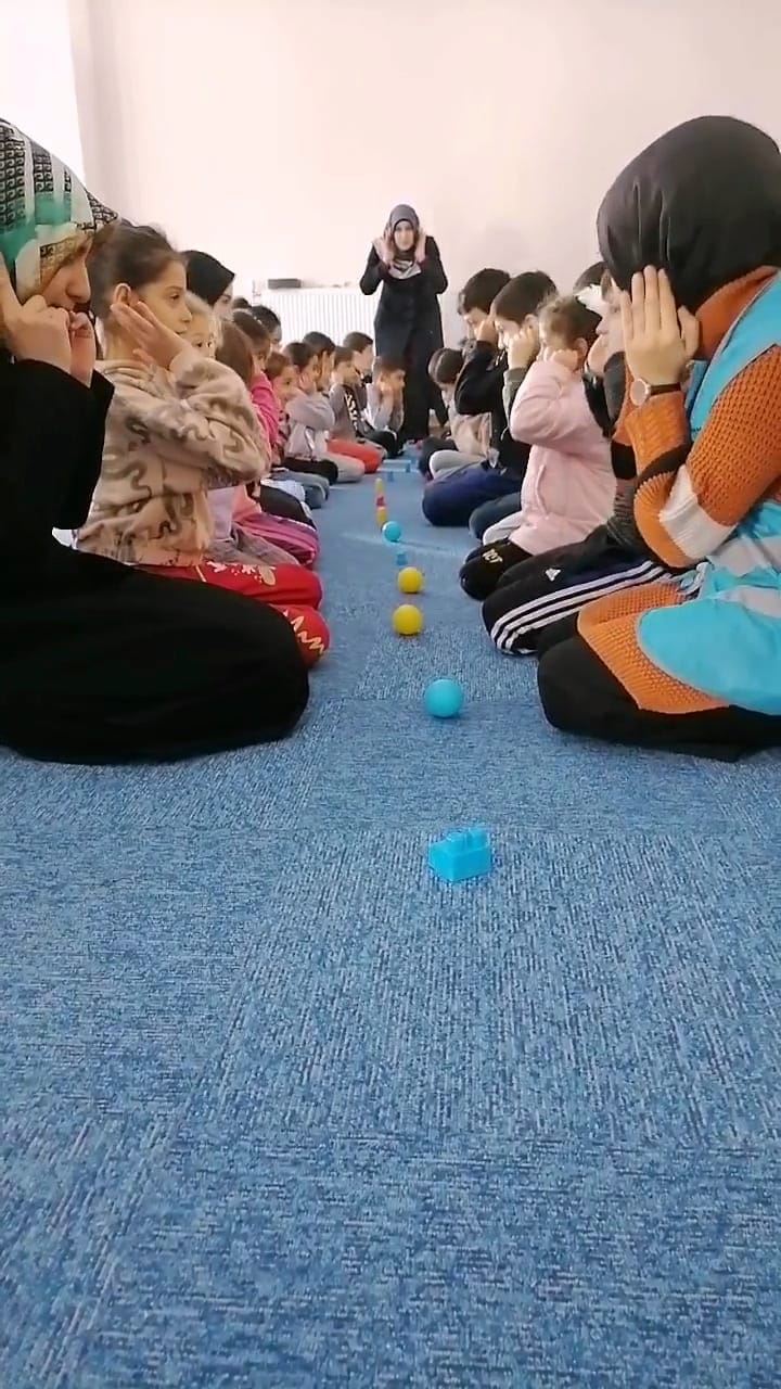 Bileklik Hediye Ettiler 