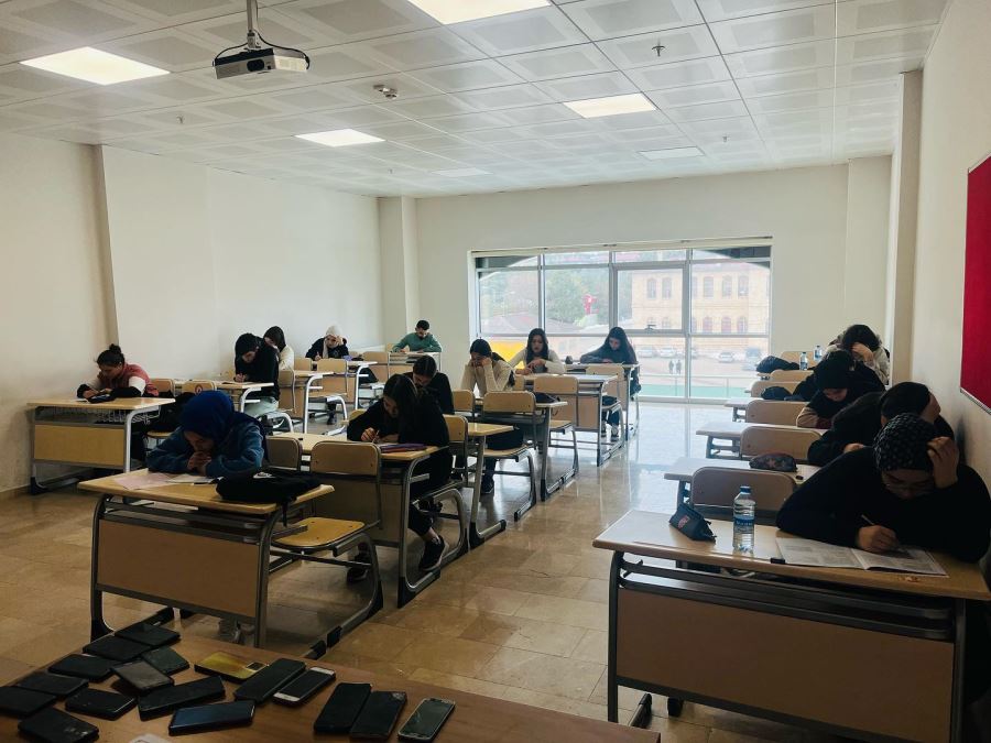 Depremzedeler İçin Çalışıyorlar 