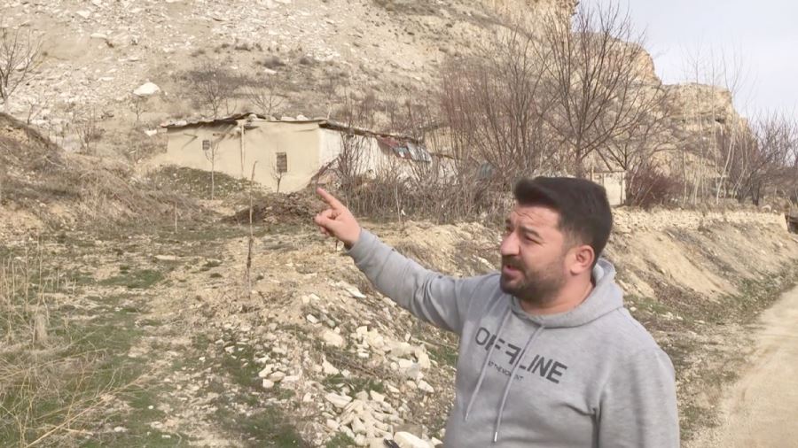 Depremde 4 Bin Yıllık Apartmanda Zarar Gördü 