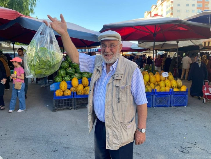 Kimi Şikayetçi, Kimi Memnun