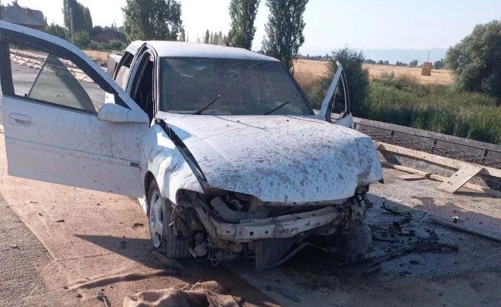 Beton Bloğa Çarpan Otomobilin Sürücüsü Yaralandı