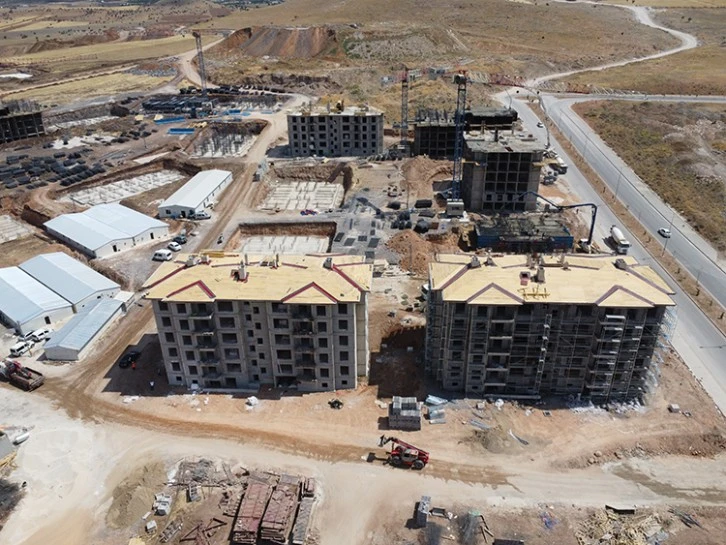  2 Bin 936 Deprem Konutunun İnşası Sürüyor