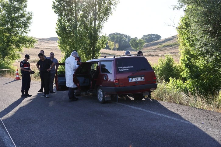 Park Halindeki Araçta Ceset Bulundu 