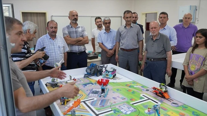 Depremzede Öğrencilere Robotik Kodlama Atölyesi