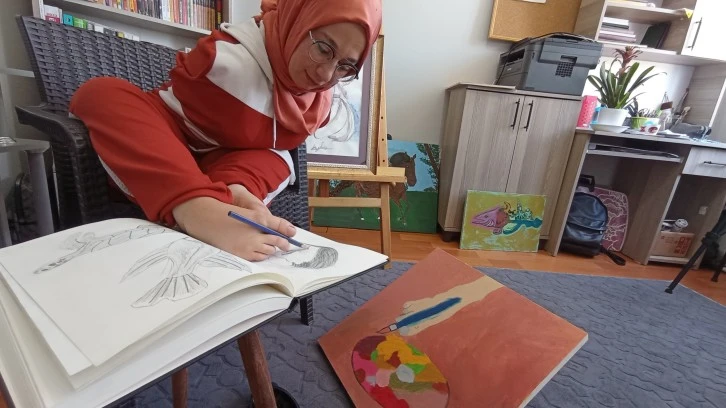 Hedeflerine Ayaklarıyla Çizerek Ulaşıyor