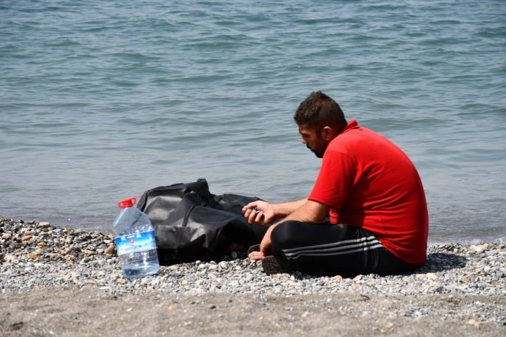 Boğulan Ağabeyinin Başından Ayrılamadı 