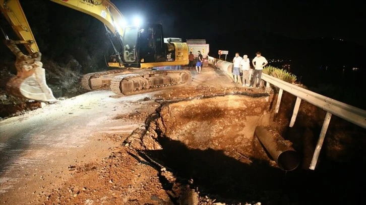  İçme Suyu İsale hattındaki Patlama Yolu Çökertti