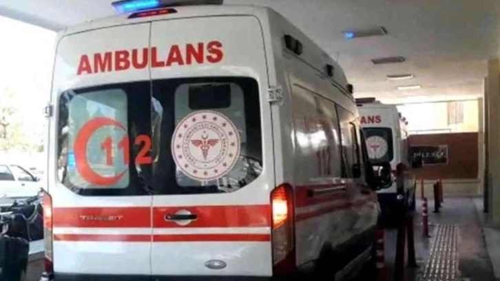 Traktör İle Römork Arasına Sıkıştı 