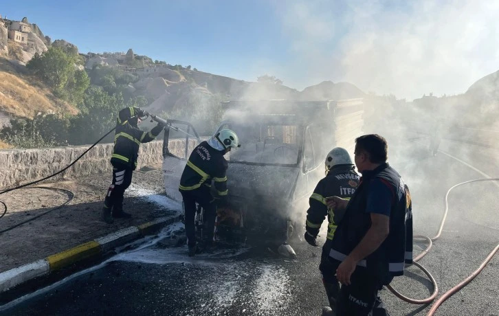 Seyir Halindeki Kamyonet Yandı