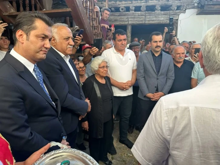 Kızıltuğ'un Kapısı Sevenlerine Daima Açık!