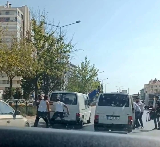 Trafikte Tekme Tokat Kavga 
