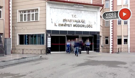  'Terör' Bahanesiyle Bir Kadının 500 Bin Lirasını Dolandıran 2 Zanlı Tutuklandı