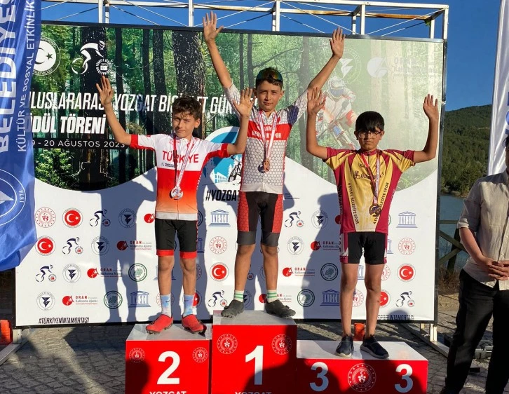 Sivaslı Pedallar 2 Madalyayla Döndü
