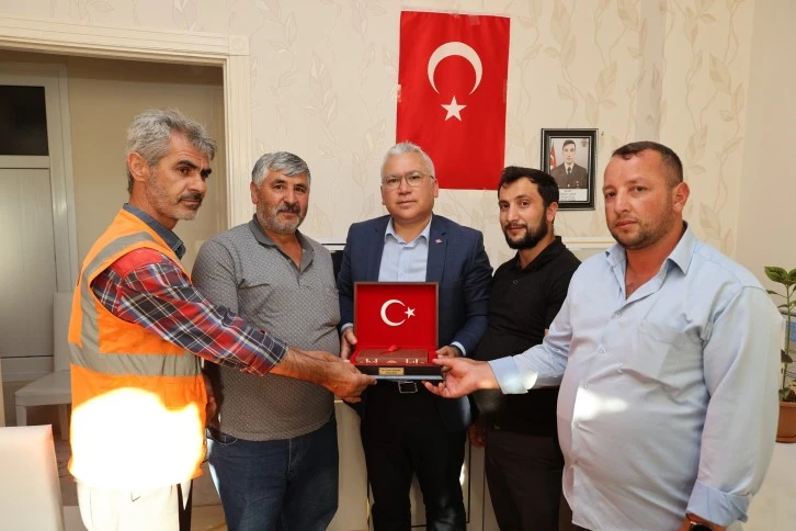 Vali Şimşek Şehit Ailesini Ziyaret Etti