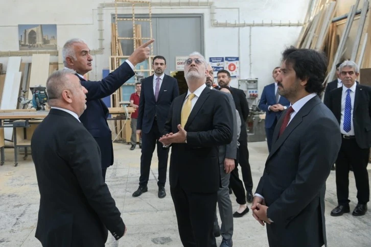 Bakan Ersoy, Karadağlı'dan Bilgi Aldı