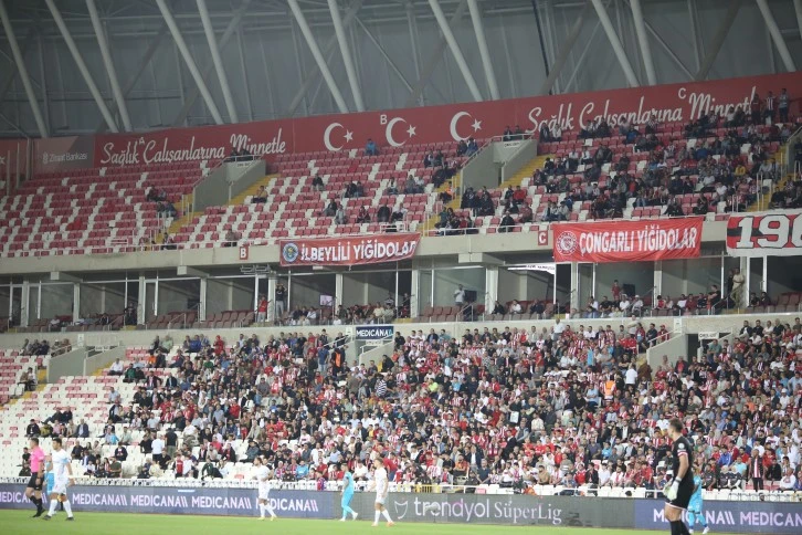 'Boş'a Oynadı