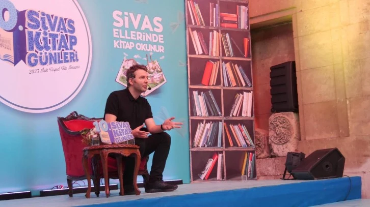 Sivas'ta Ersoy'a Yoğun İlgi 