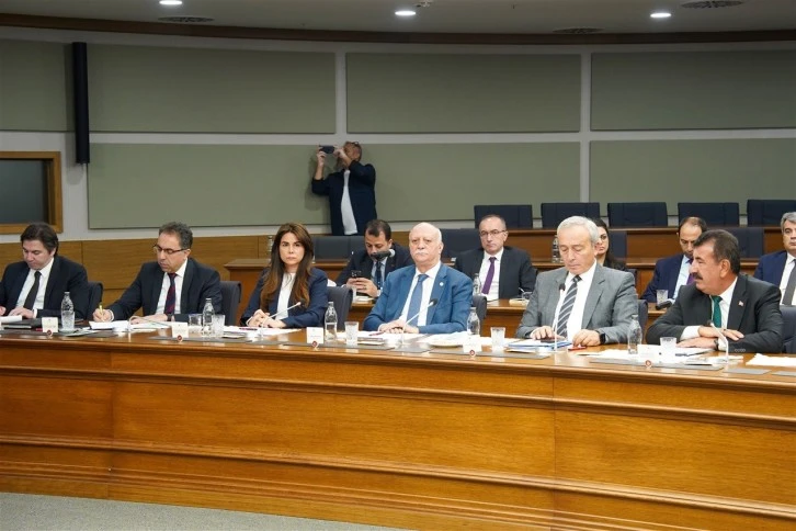 'Çiftçi Borçlanarak Üretim Yapıyor'
