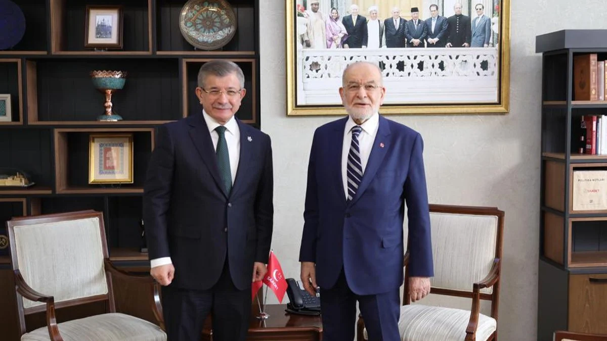 Davutoğlu'ndan Karamollaoğlu'na Sürpriz Ziyaret
