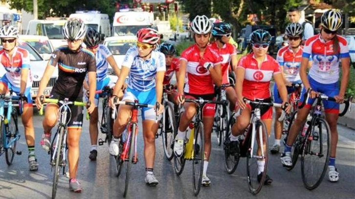Sivaslı Sporcular Tecrübe Kazandı 