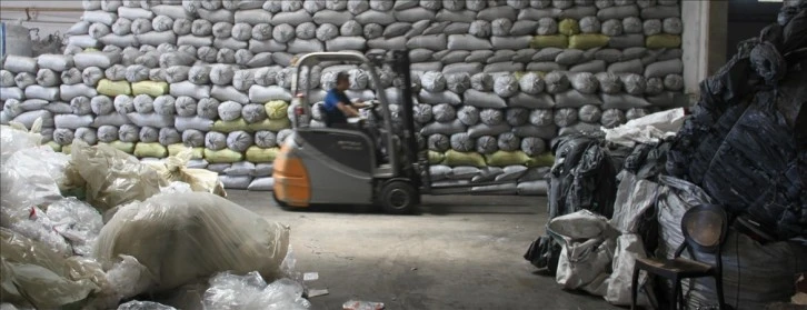 Atık Plastikten Mobilya Üretip 17 Ülkeye Satıyor 