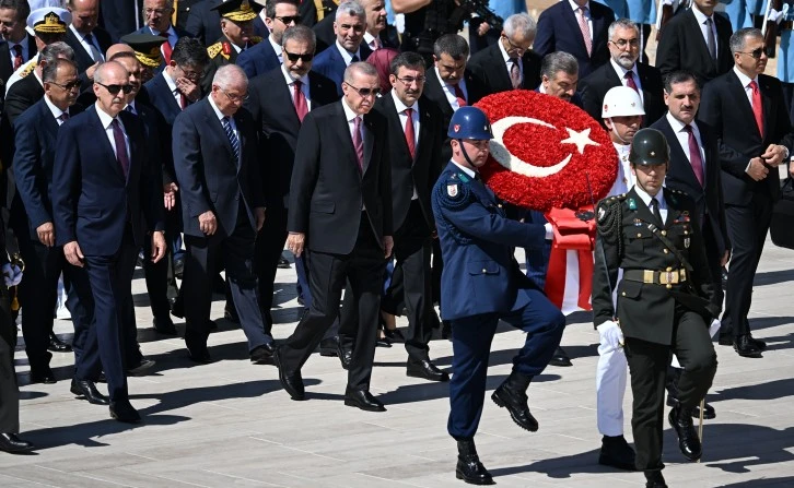 Devlet Erkanı Anıtkabir'de 