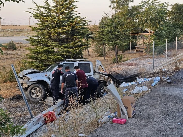 Kaza Yapıp, Araçlarında  Taşıdıkları Zehirden Hayatlarını Kaybettiler 