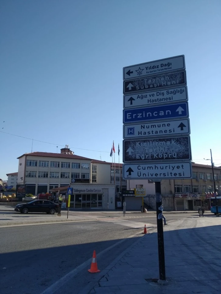 Sivas'ta, Yön Levhaları Yönleri Göstermiyor! 