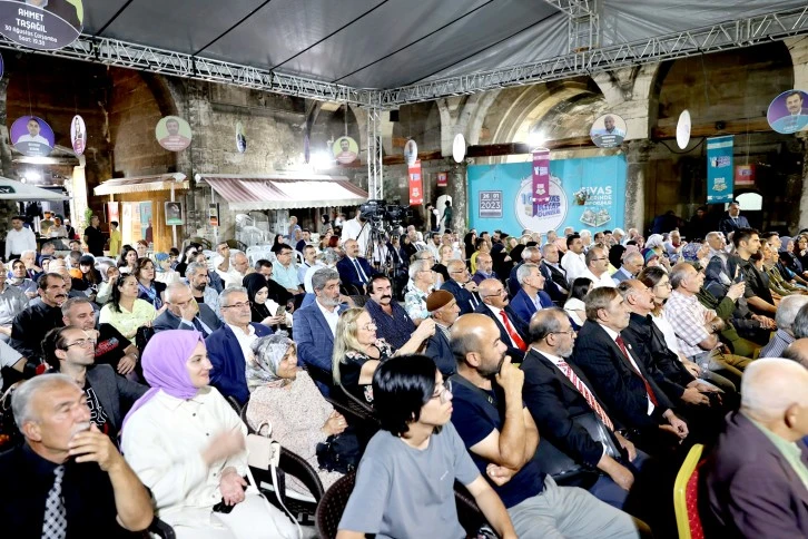 Sivaslı  Şair- Yazardan ‘10’uncu Sivas Kitap Günleri’ kapsamında Verilen Plaketlere Tepki   