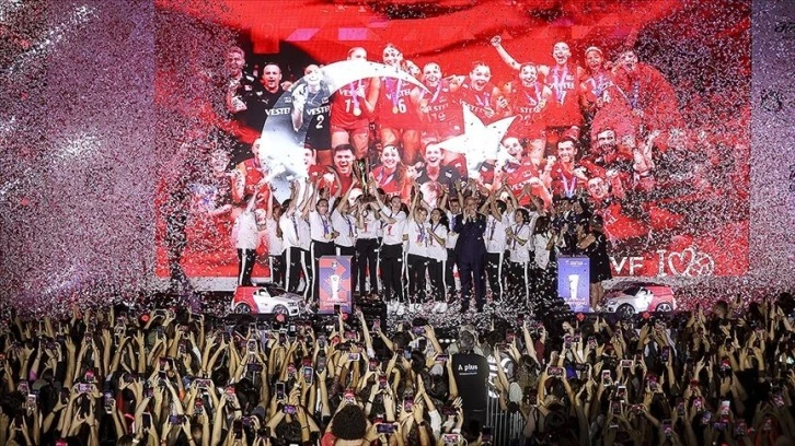 'Filenin Sultanları' Avrupa Şampiyonluğunu Vatandaşlarla Kutladı 