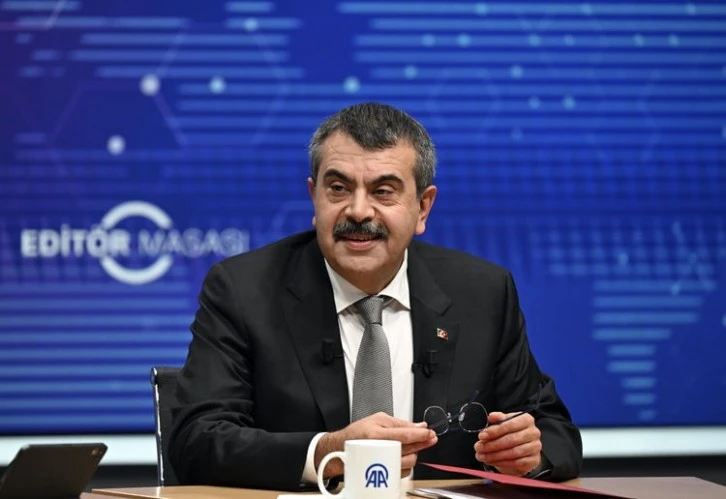 Bakan Tekin Açıkladı: 'Öğrenciler ve Öğretmenler Sınıfa Telefonla Giremeyecek'