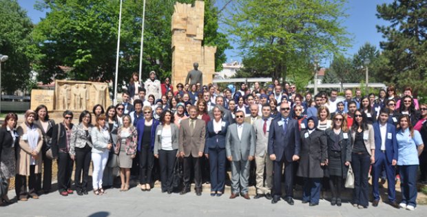 Hemşireler Anıttaydı