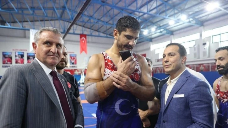 Cumhurbaşkanı Erdoğan, Telefonda Taha Akgül İle Görüştü