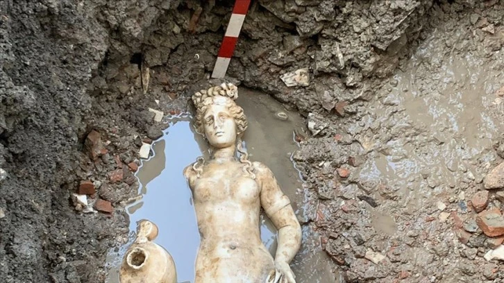 1800 Yıllık 'Su Perisi Heykeli' Bulundu 