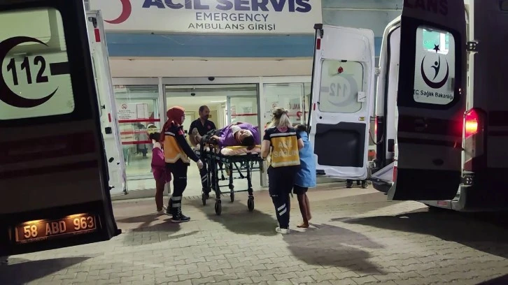 Sivas'ta İki Otomobil Çarpıştı 