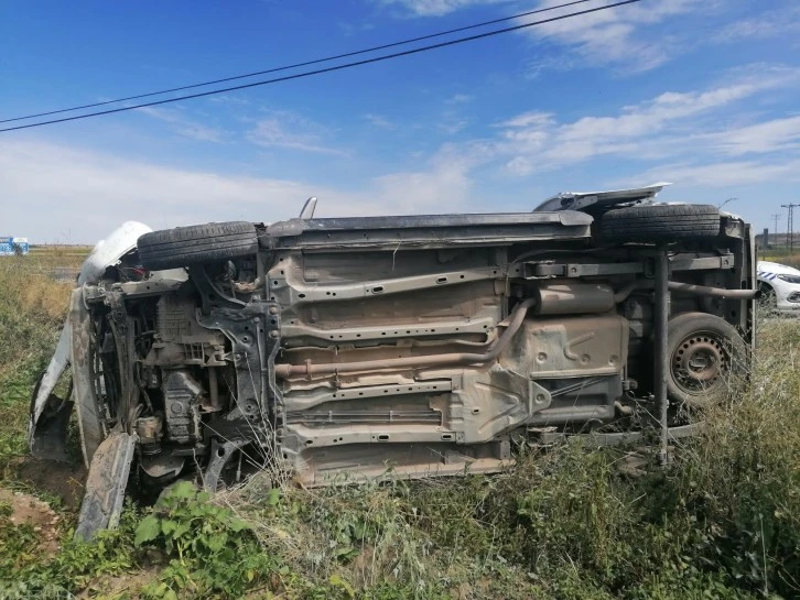 Hafif Ticari Araç Takla Attı, 5 Yaralı 